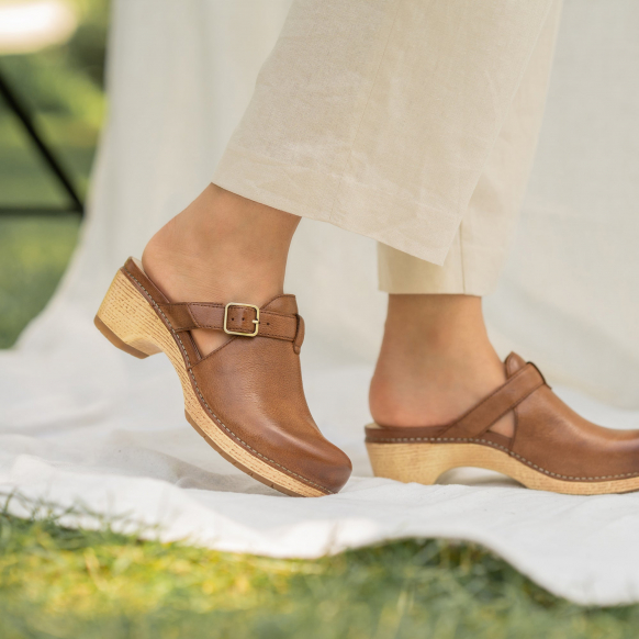 Dansko Leandra: Brown Leather Mule