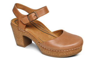 Aetrex Finley Closed Toe Heel: Camel