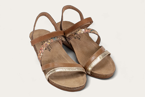 Naot Hero: Radiant Gold Lthr/Arizona Tan Lthr/Golden Floral Lthr/Latte Brown Lthr/Oily Bark Nubuck