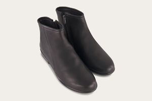 Naot Norther: Color Water Resistant Black Leather