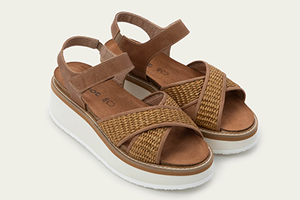 Naot Pavlova: Latte Brown Leather / Golden Brown Raffia