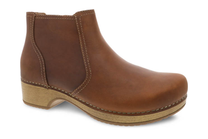 Dansko Barbara: Tan Oiled Pull Up