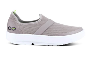 OOFOS Women's OOMG Low Shoe: Gray